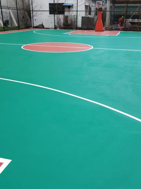 梅县 球场长期使用易出现地面开裂